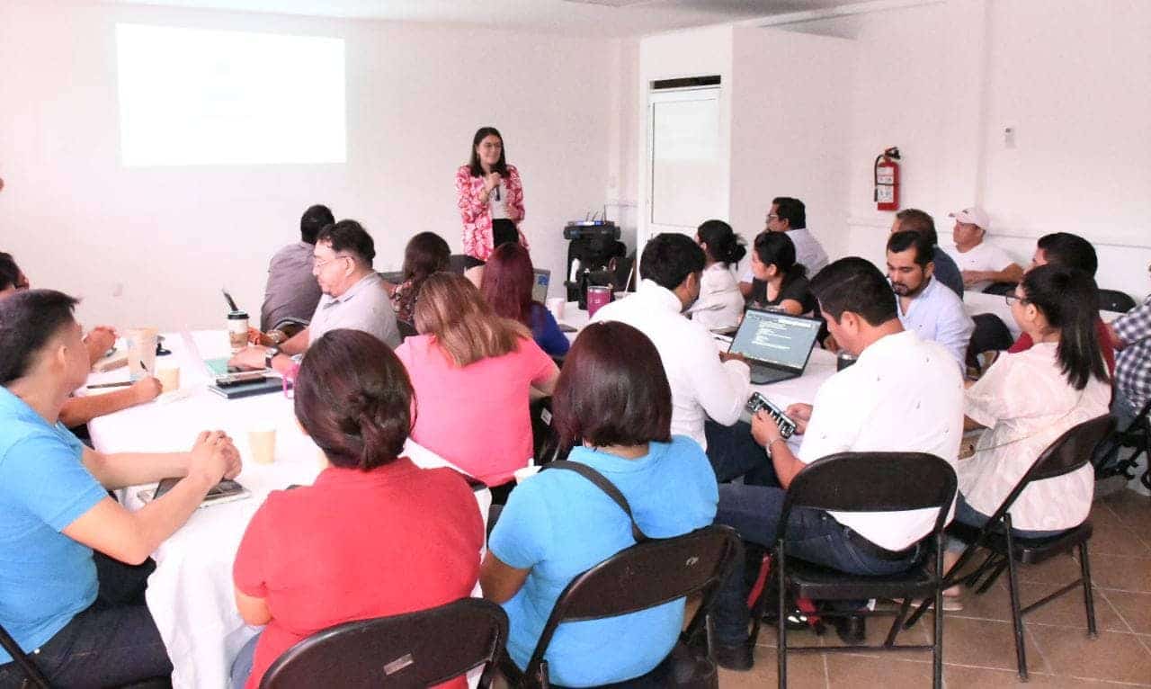 Imparten taller a empresarios y prestadores de servicio en el ramo turístico de Othón P. Blanco