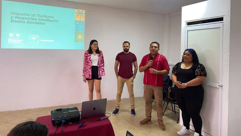 Imparten taller a empresarios y prestadores de servicio en el ramo turístico de Othón P. Blanco