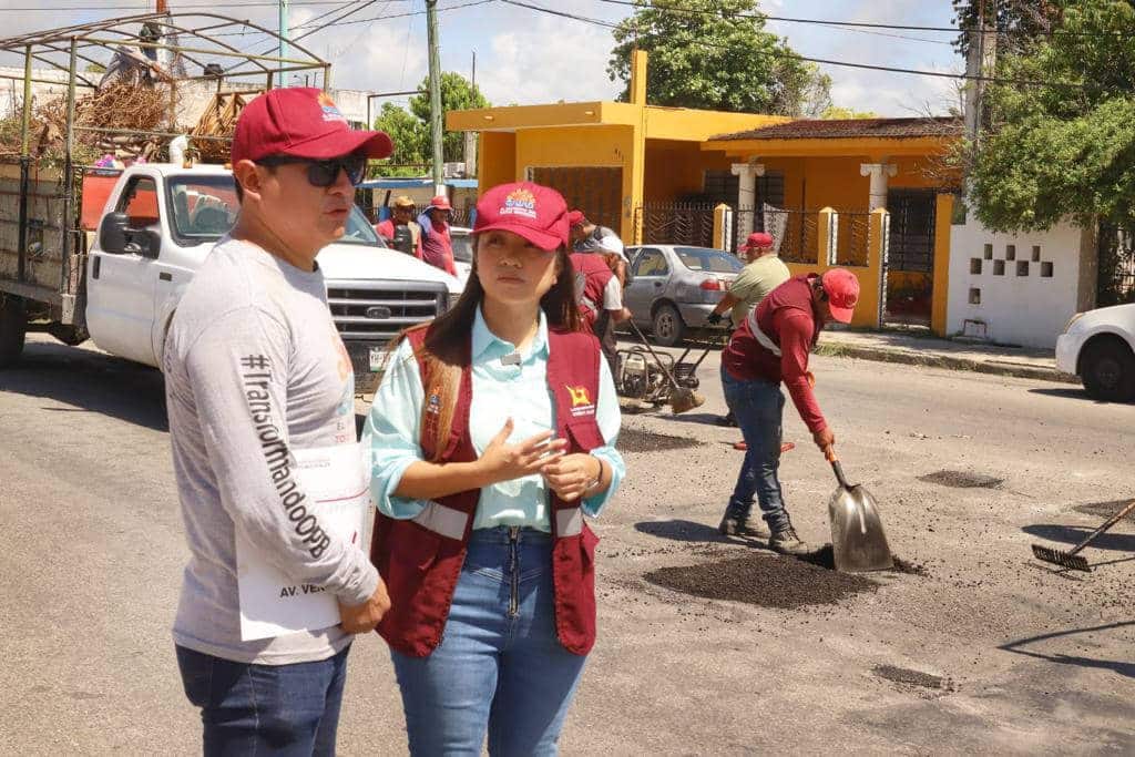 Yensunni Martínez asiste a los inicios de trabajos de bacheo en la Avenida Venustiano Carranza