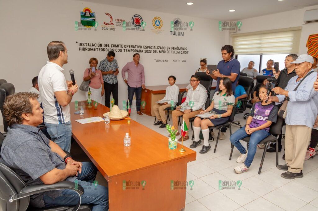 Diego Castañón entrega premios de la Juventud Tulum 2023