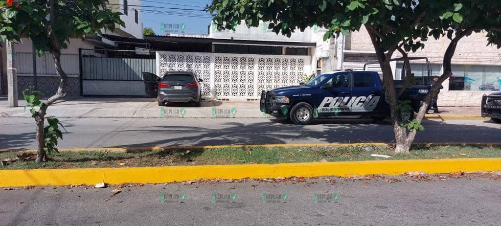 Vandalizan vehículo en la Forjadores de Playa del Carmen