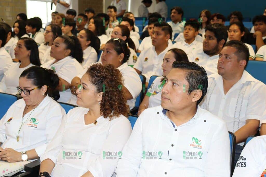 CDHEQROO imparte taller a personal docente y administrativo del CECyTE