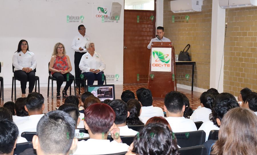 CDHEQROO imparte taller a personal docente y administrativo del CECyTE