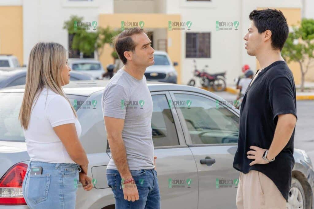 Diego Castañón recorre colonia Aldea Tulum y escucha a las familias