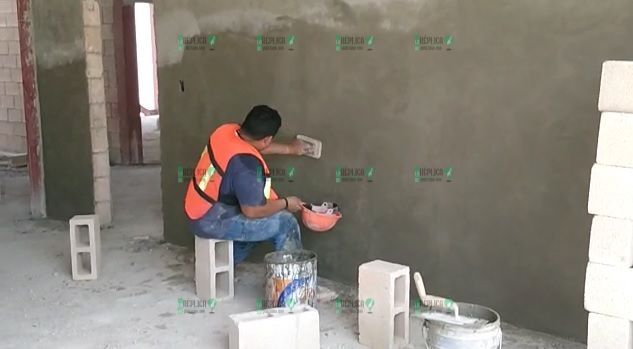 Alcanza ya el 30% déficit de mano obra en la industria de la construcción en Quintana Roo
