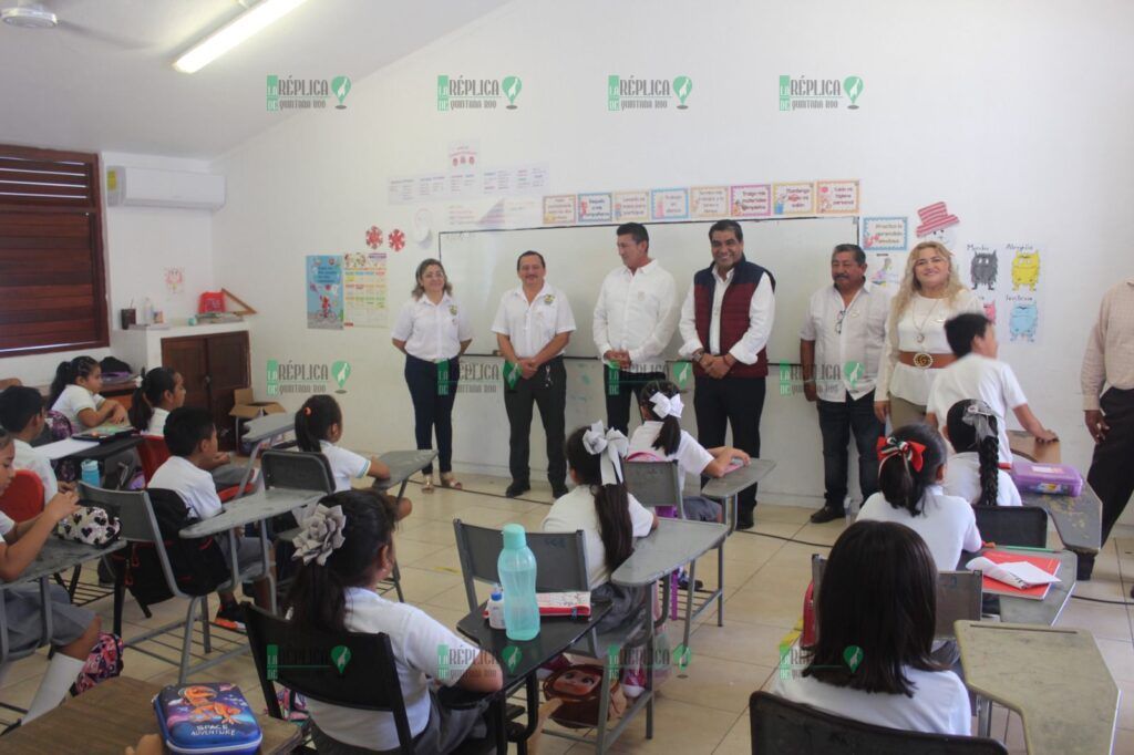 “Chepe” Contreras inaugura inicio de ciclo escolar 2023-2024 y atestigua entrega de libros de texto gratuitos de educación básica