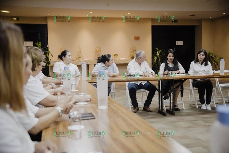 Firma Instituto de la Mujer de Puerto Morelo convenio de colaboración con el hotel Ocean Coral & Turquesa