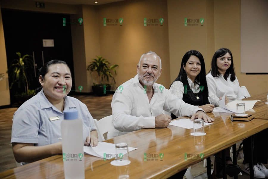 Firma Instituto de la Mujer de Puerto Morelo convenio de colaboración con el hotel Ocean Coral & Turquesa