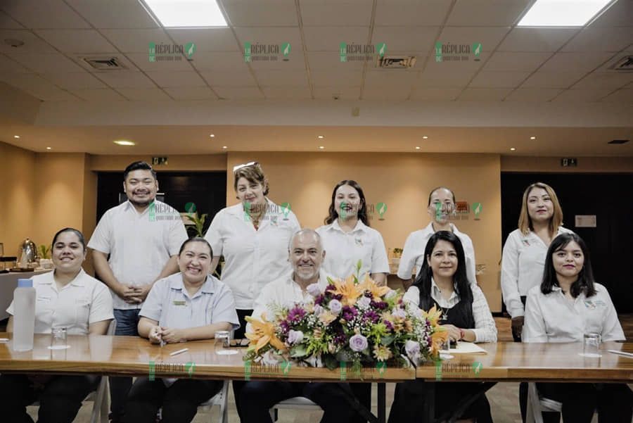 Firma Instituto de la Mujer de Puerto Morelo convenio de colaboración con el hotel Ocean Coral & Turquesa