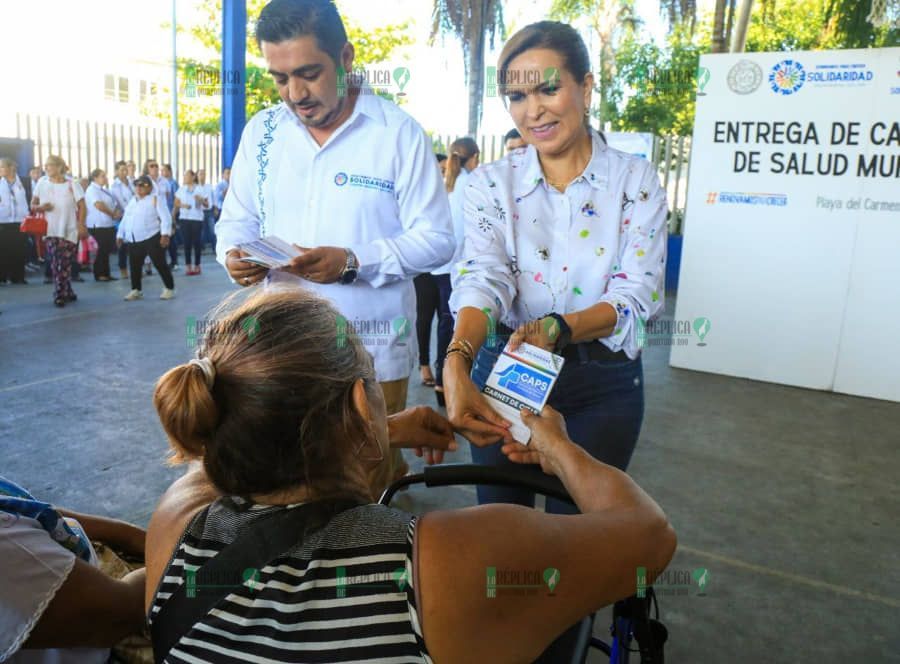 Lili Campos inaugura instalaciones de salud y entrega cartillas de salud municipal