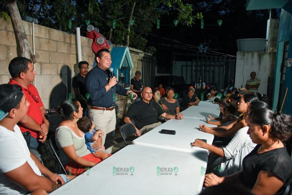 Piden se reparen terracerías porque infantes acuden a escuela entre lodo y charcos