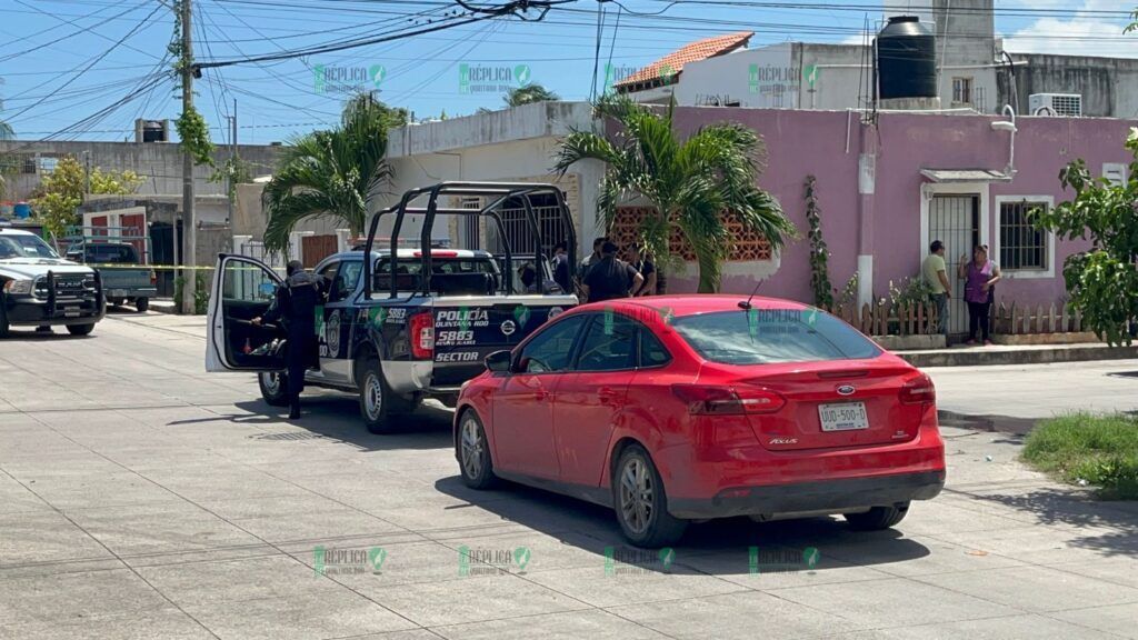 Atacan a balazos a un hombre, a bordo de su auto, en la Región 230 de Cancún