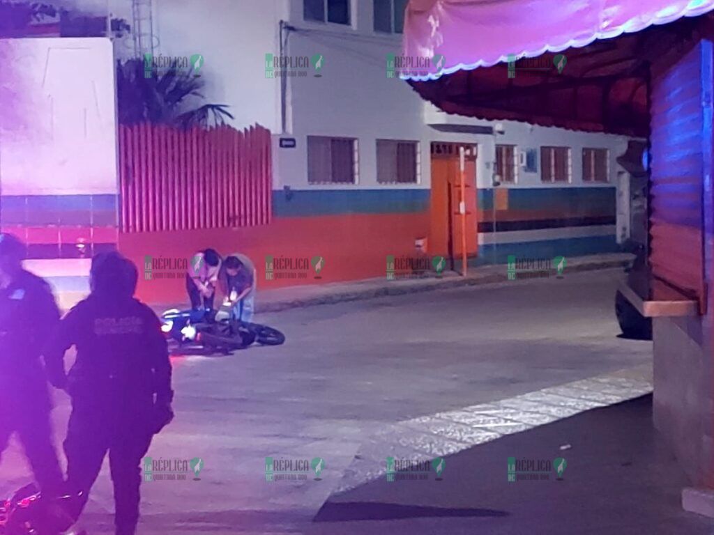 Balean fachada de la taquería 'Los Tarascos', en la avenida La Luna de Cancún