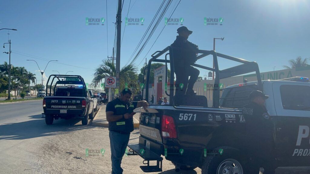 Protestan vecinos en el acceso a la colonia Santa Cecilia de Cancún