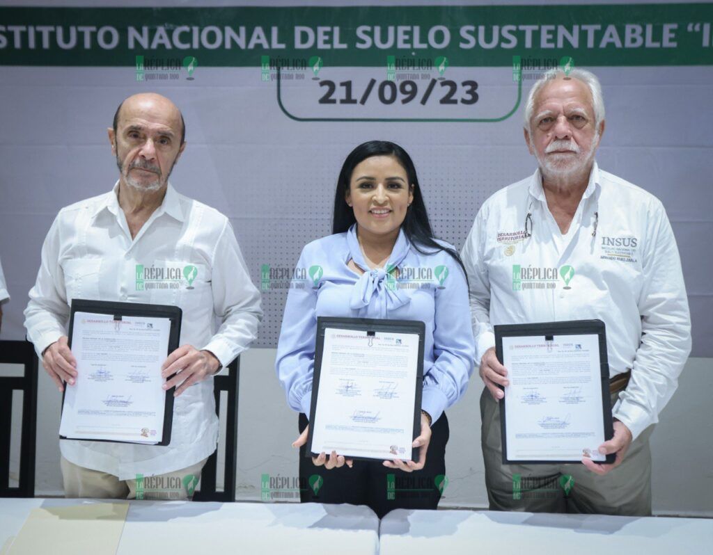 Firma Blanca Merari convenio para ordenar el crecimiento urbano de Puerto Morelos