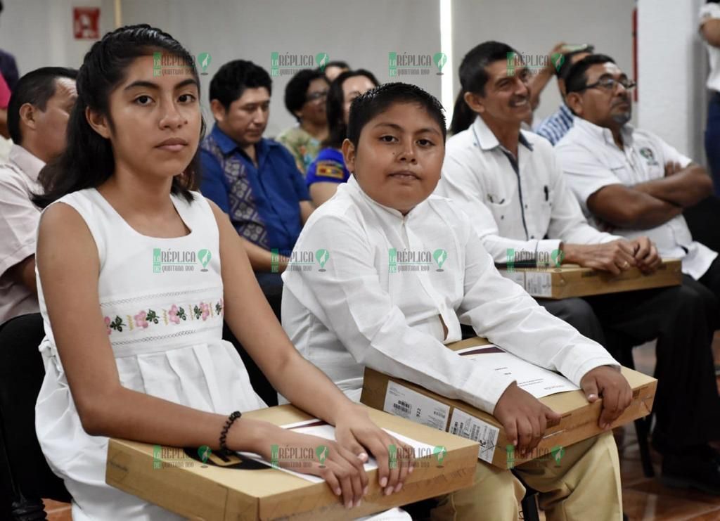 Premian a las y los alumnos ganadores de la Olimpiada del Conocimiento Infantil 2023