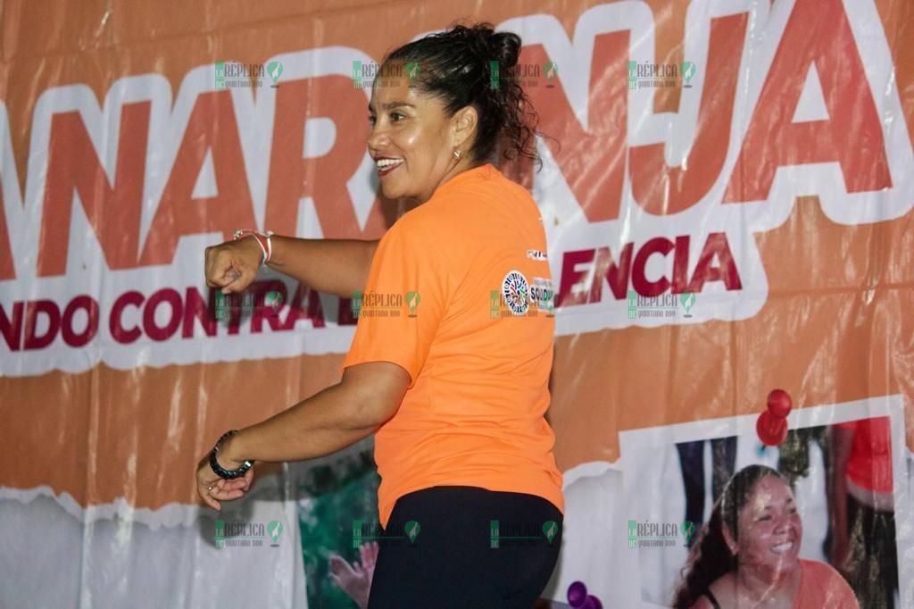 Celebran Dia Naranja bailando en Puerto Aventuras