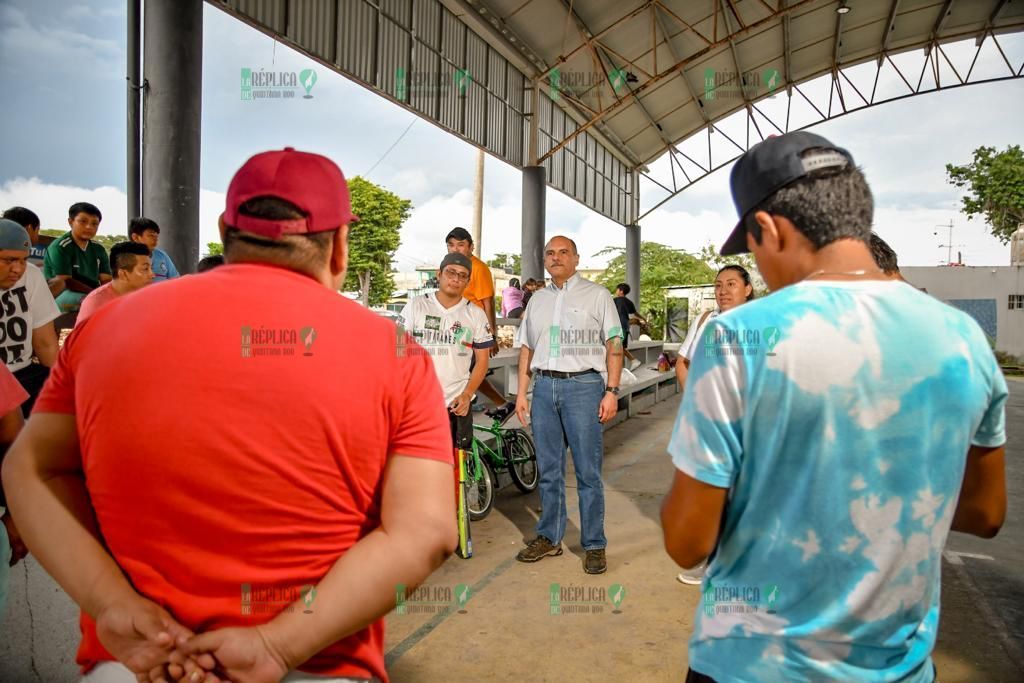 Piden ayuda en Chemuyil para que se concluya la obra del campo de Beisbol