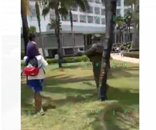 Denuncian vendedores ambulantes abuso de la policía turística de Cancún