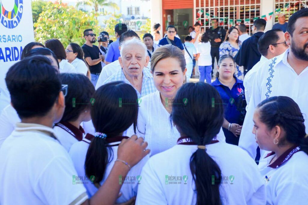 Fomenta Lili Campos valores cívicos en estudiantes