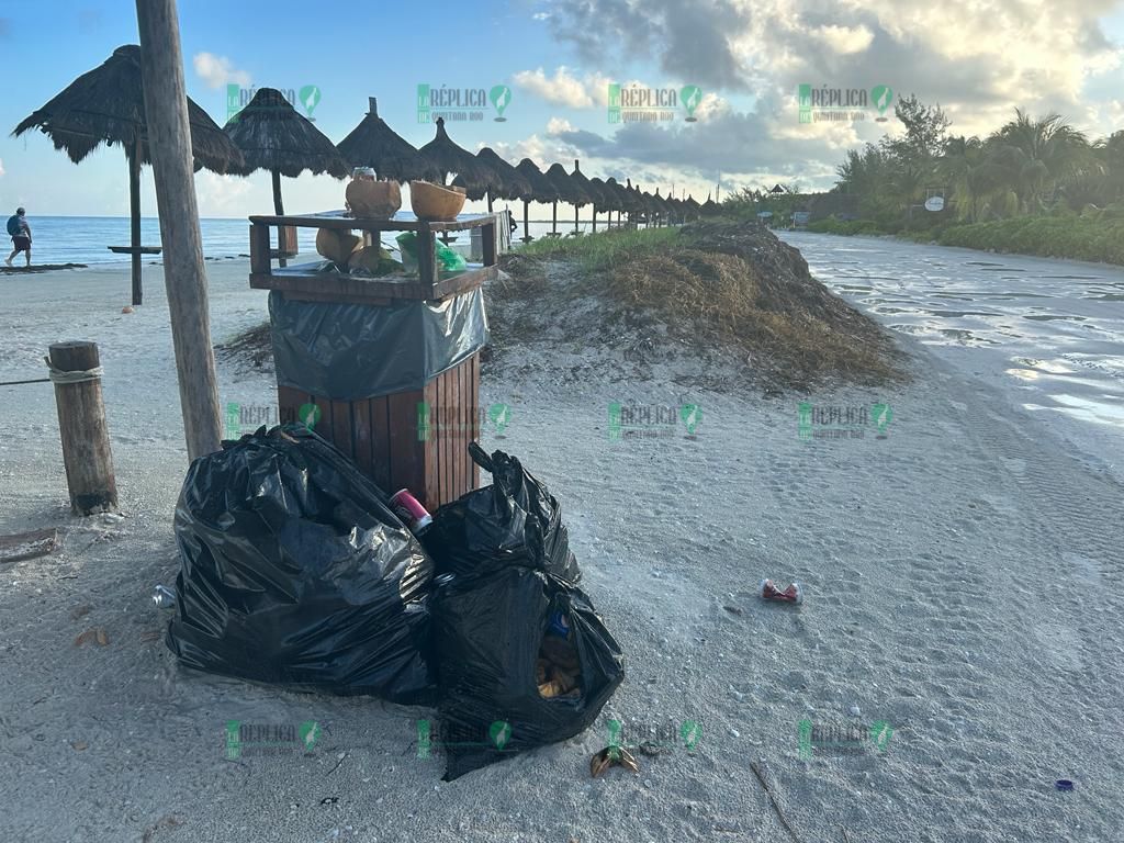 Holbox desesperado por basura, inundación y mosquitos