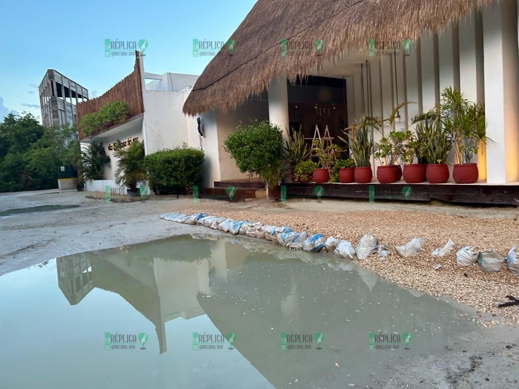 Holbox desesperado por basura, inundación y mosquitos