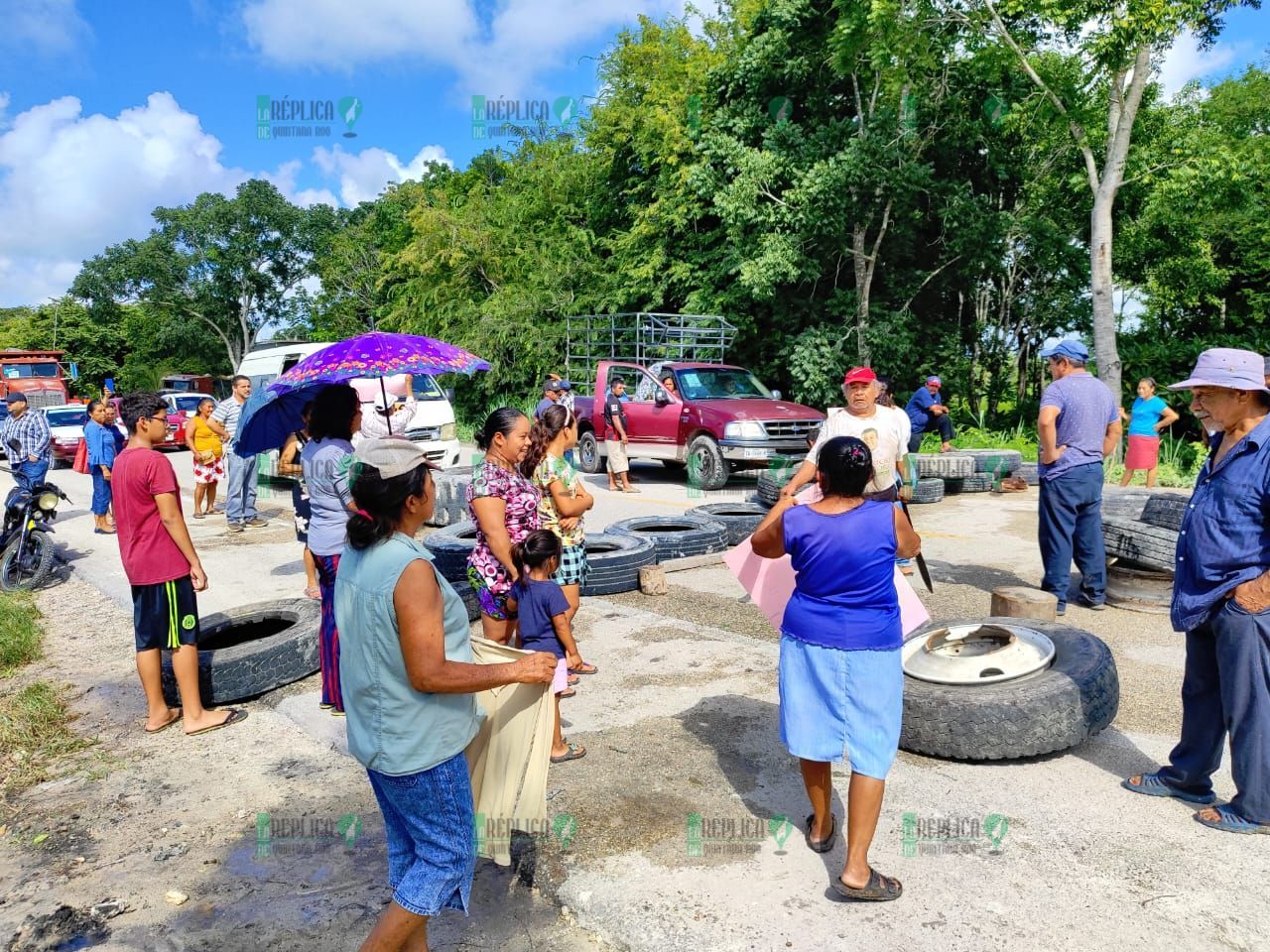 Bloquean habitantes de Francisco Villa carretera Chetumal-Escárcega