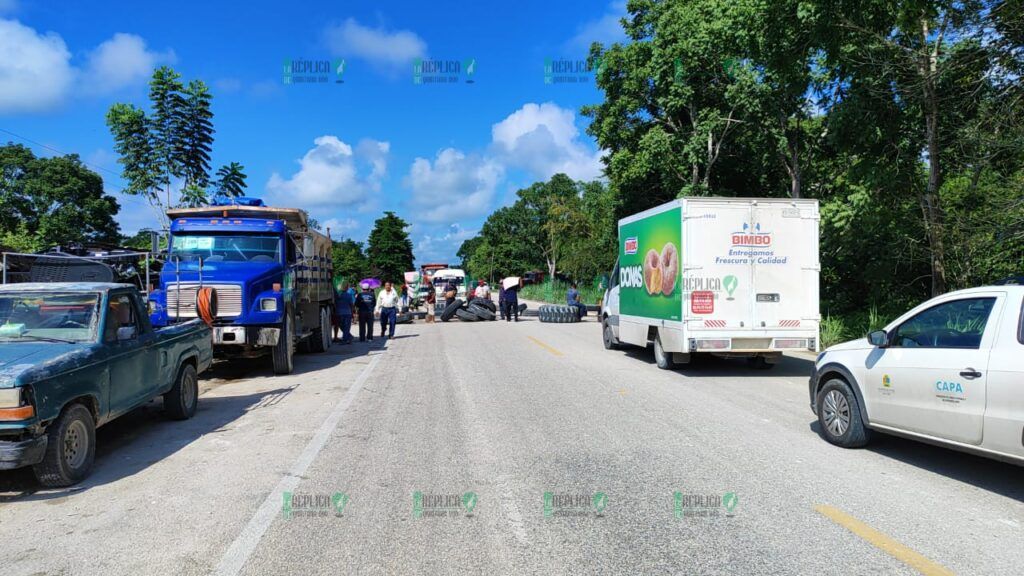 Bloquean habitantes de Francisco Villa carretera Chetumal-Escárcega