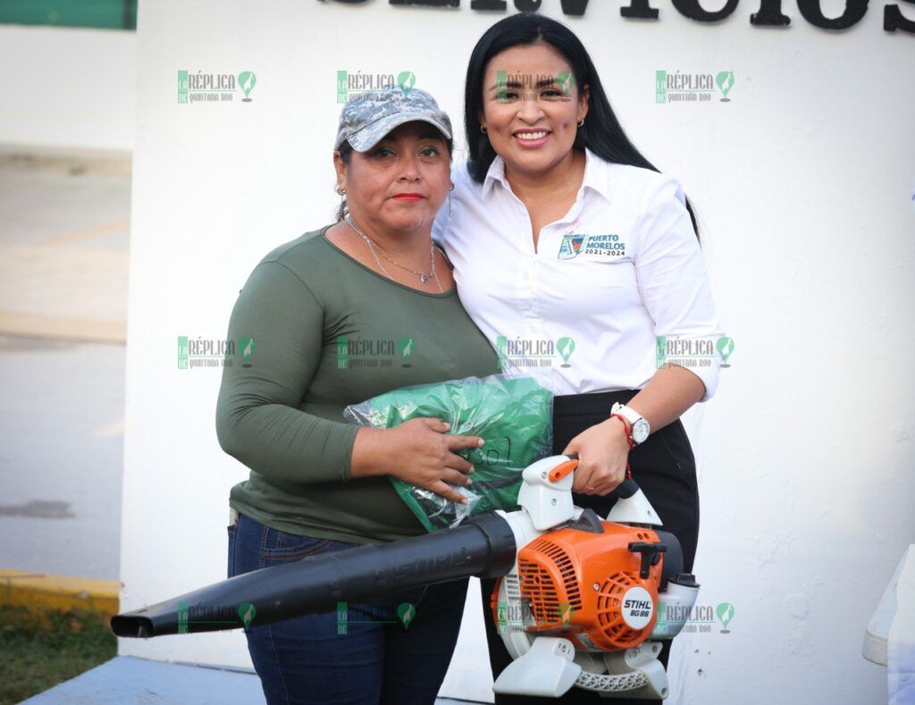 Entrega Blanca Merari equipamiento y uniformes a trabajadores de servicios públicos