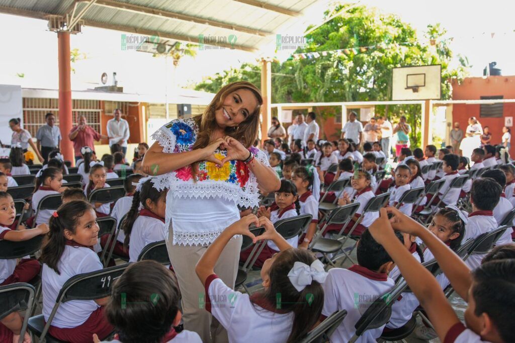 Implementa Mara Lezama clases de inglés en escuelas públicas en un acto de justicia social