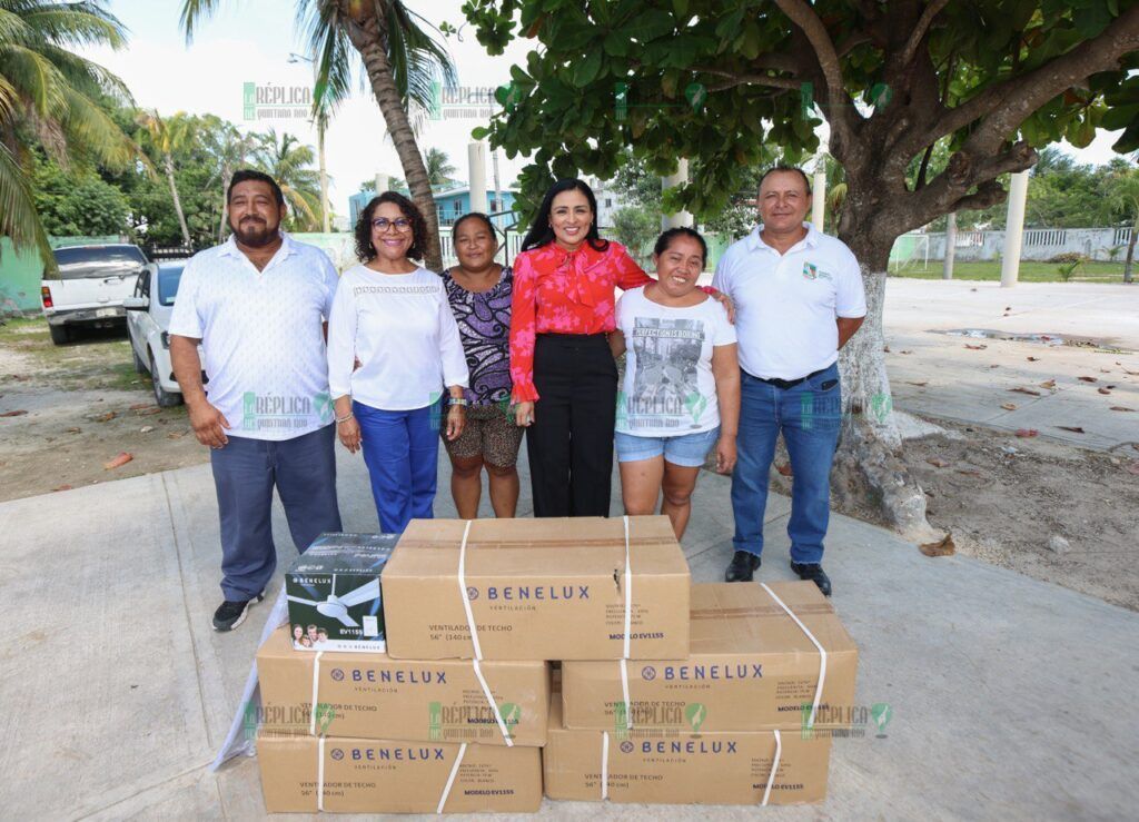 Reitera Blanca Merari compromiso con el sector educativo de Puerto Morelos