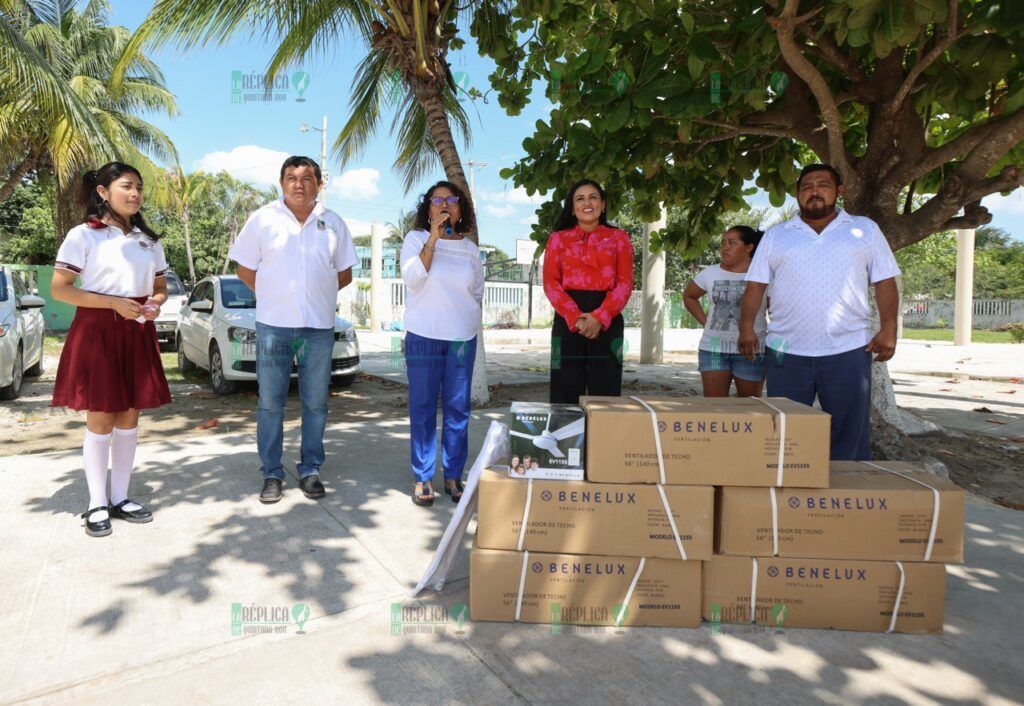 Reitera Blanca Merari compromiso con el sector educativo de Puerto Morelos