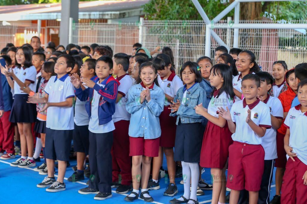 Espacios dignos para estudiantes; CROC rehabilita cancha deportiva