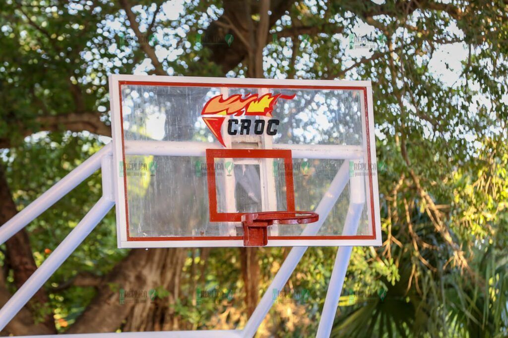 Espacios dignos para estudiantes; CROC rehabilita cancha deportiva