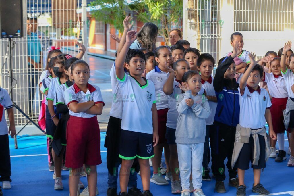 Espacios dignos para estudiantes; CROC rehabilita cancha deportiva