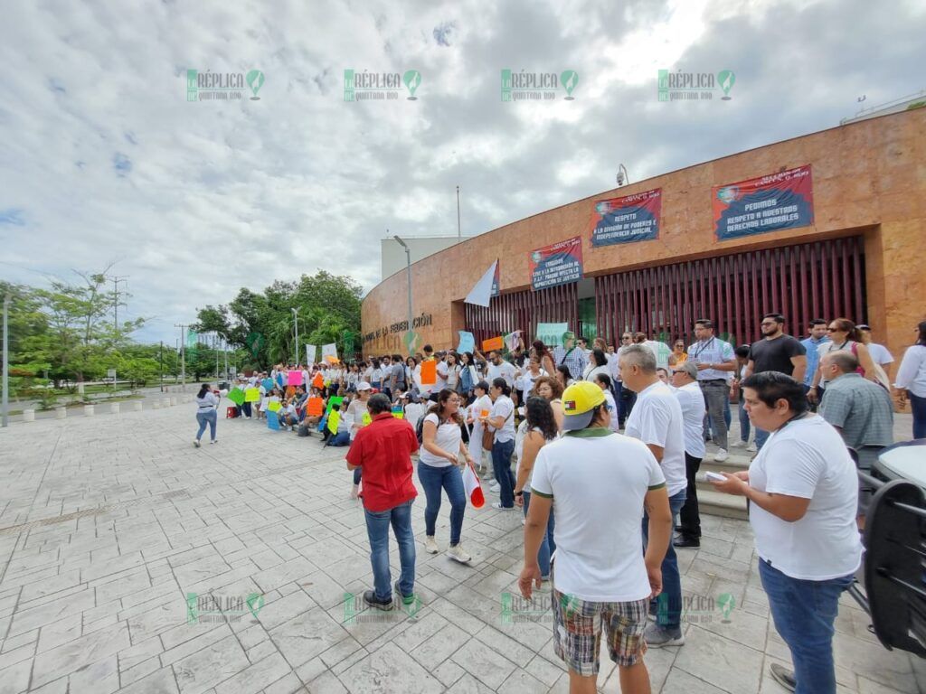 Protestan de nuevo trabajadores del PJF en Cancún, en contra de eliminación de fideicomisos