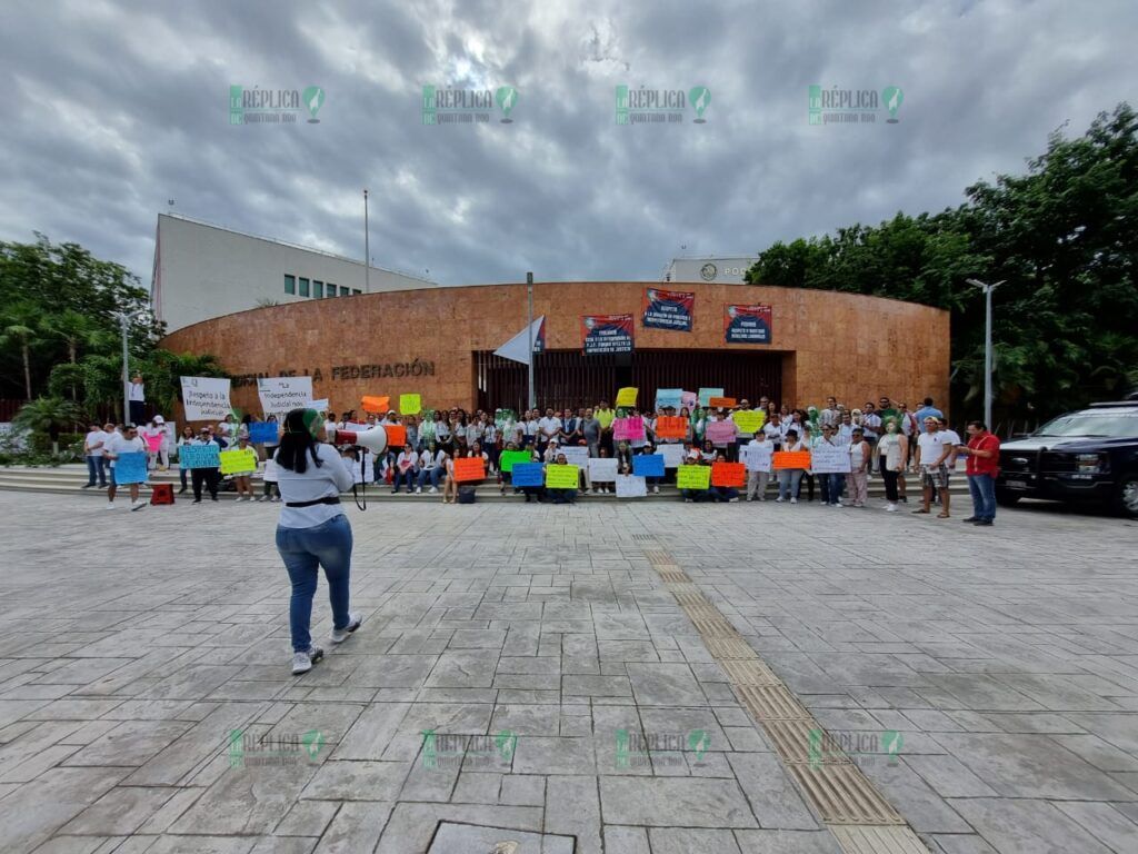 Protestan de nuevo trabajadores del PJF en Cancún, en contra de eliminación de fideicomisos