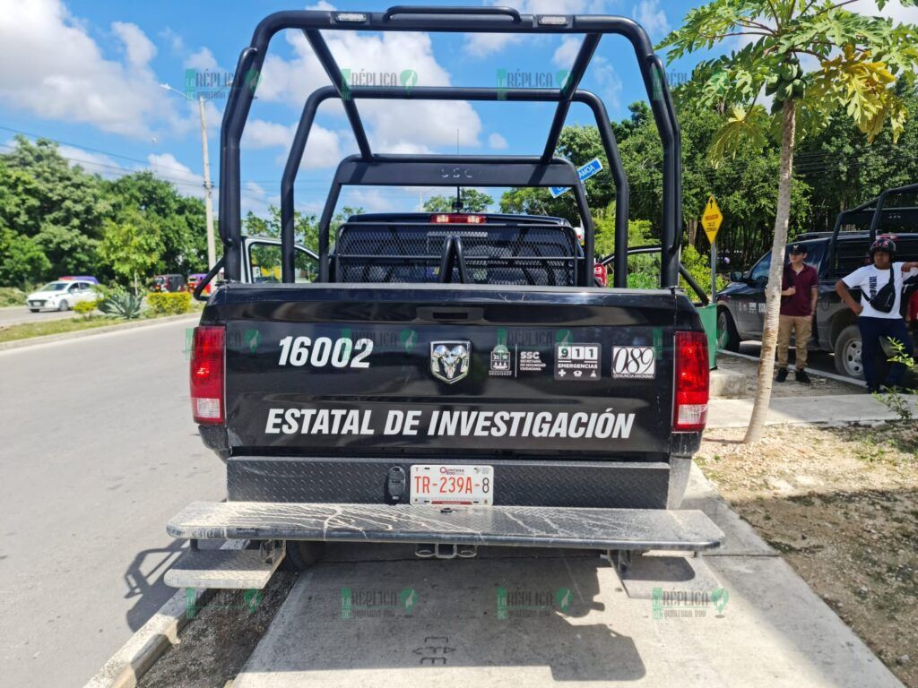 Choca patrulla de la policía estatal a dos automóviles en el fraccionamiento La Joya de Cancún