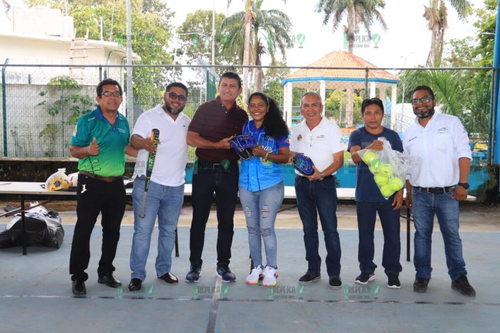 “Chepe” Contreras fortalece al deporte de Bacalar con la entrega de equipo para las diferentes ligas