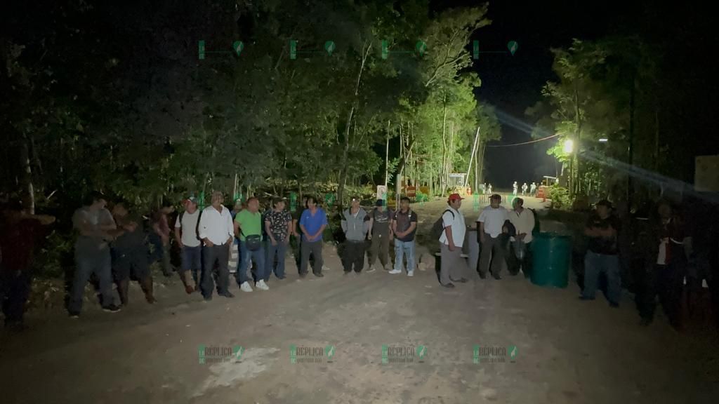 Bloquean ejidatarios de Chunyaxche Aeropuerto Internacional de Tulum