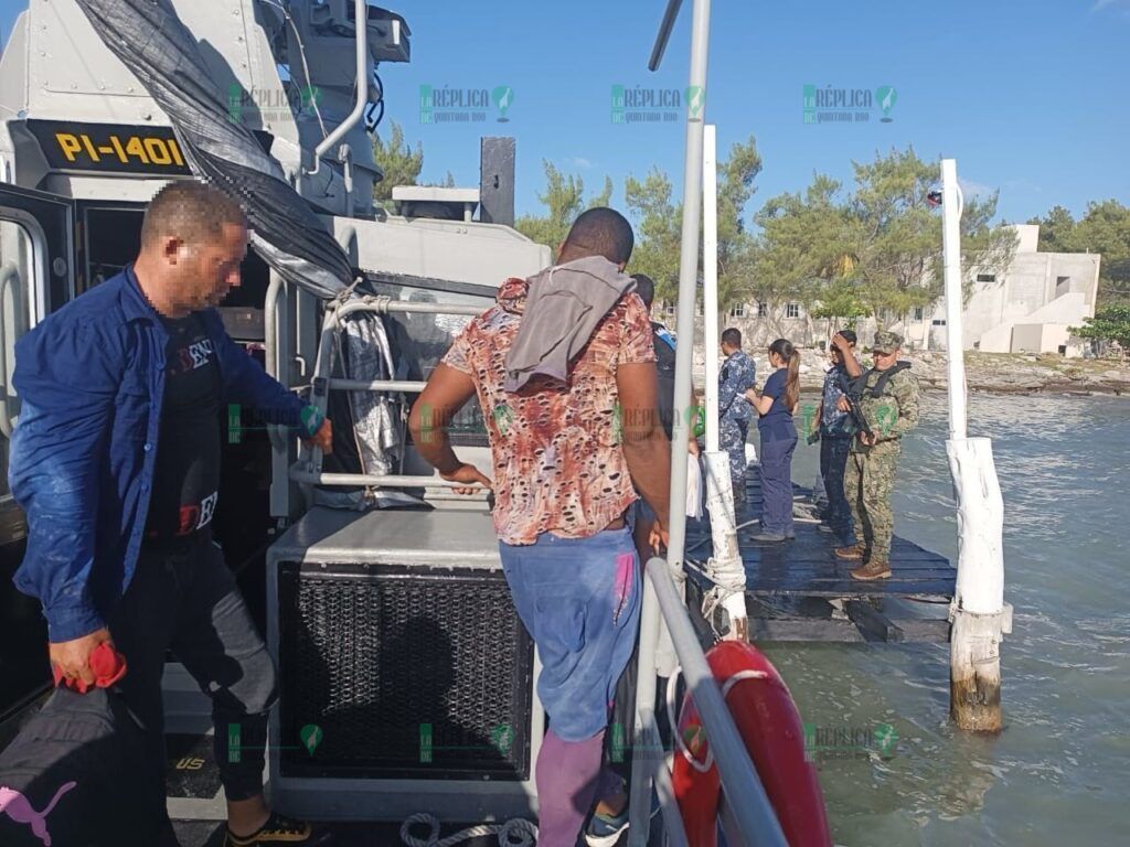 Marina rescata a ocho personas extranjeras en aguas de Quintana Roo