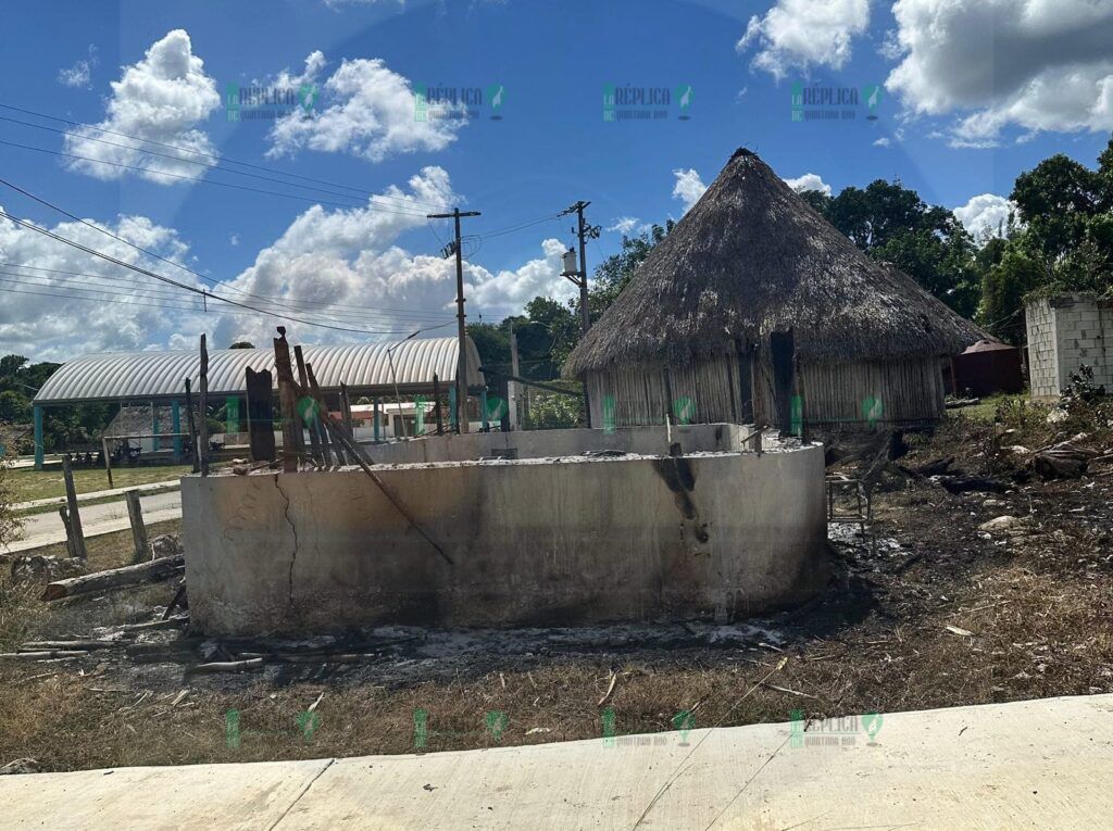 Joven prende fuego a palapa del telebachillerato en comunidad de Felipe Carillo Puerto