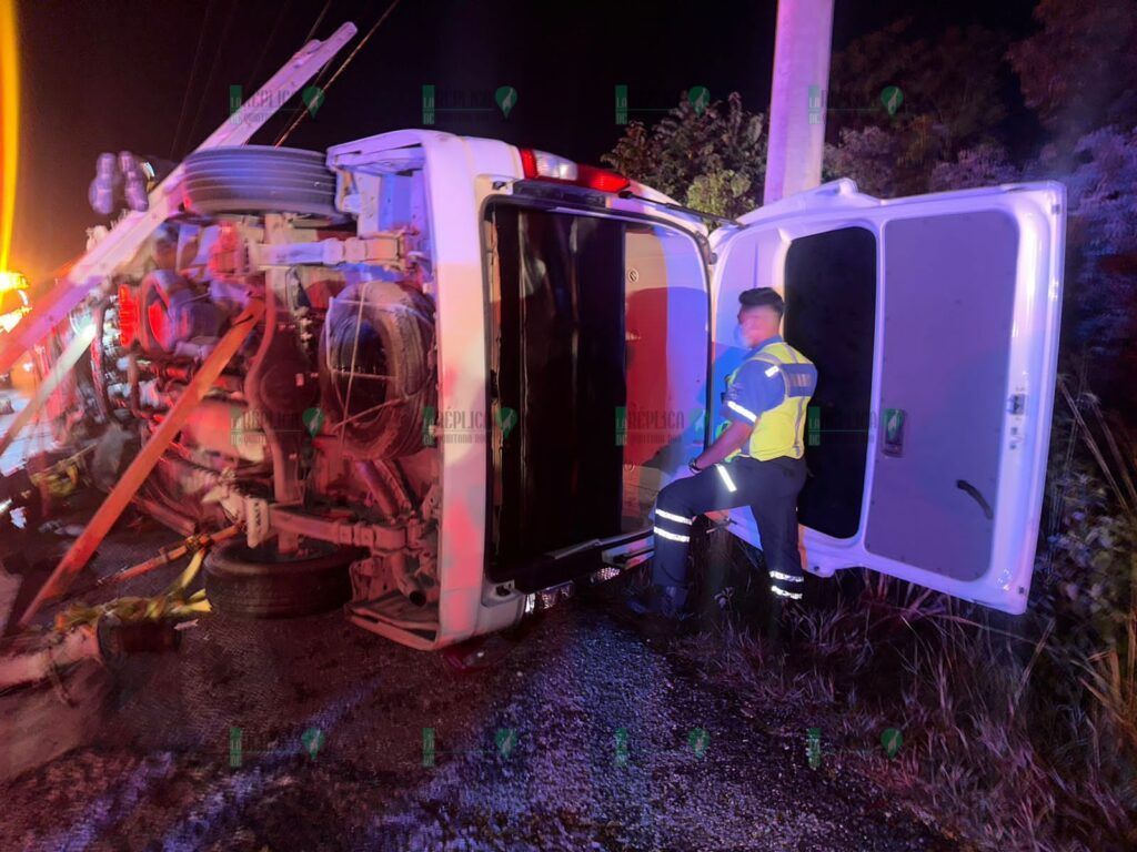 Al menos 9 lesionados deja choque entre van y góndola, en el tramo Playa del Carmen-Tulum