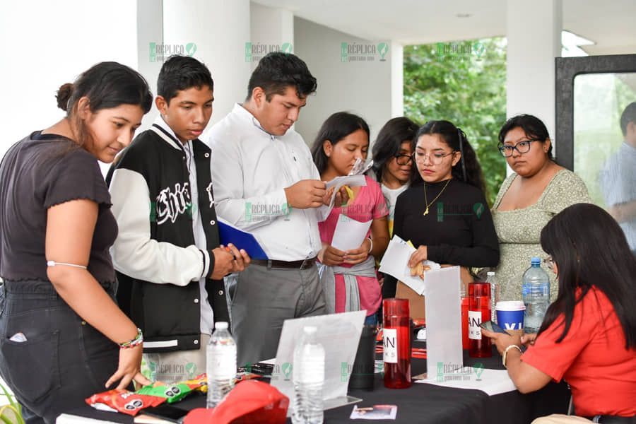 Solidaridad, Playa del Carmen, a 9 de noviembre de 2023.- Más de 700 vacantes a estudiantes con la Feria "Mi 1er Empleo Juvenil"