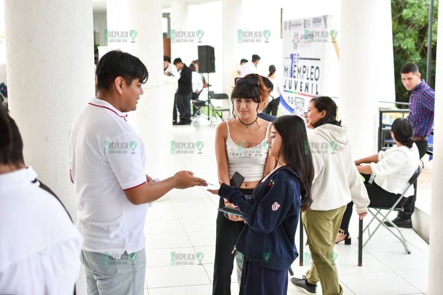 Solidaridad, Playa del Carmen, a 9 de noviembre de 2023.- Más de 700 vacantes a estudiantes con la Feria "Mi 1er Empleo Juvenil"