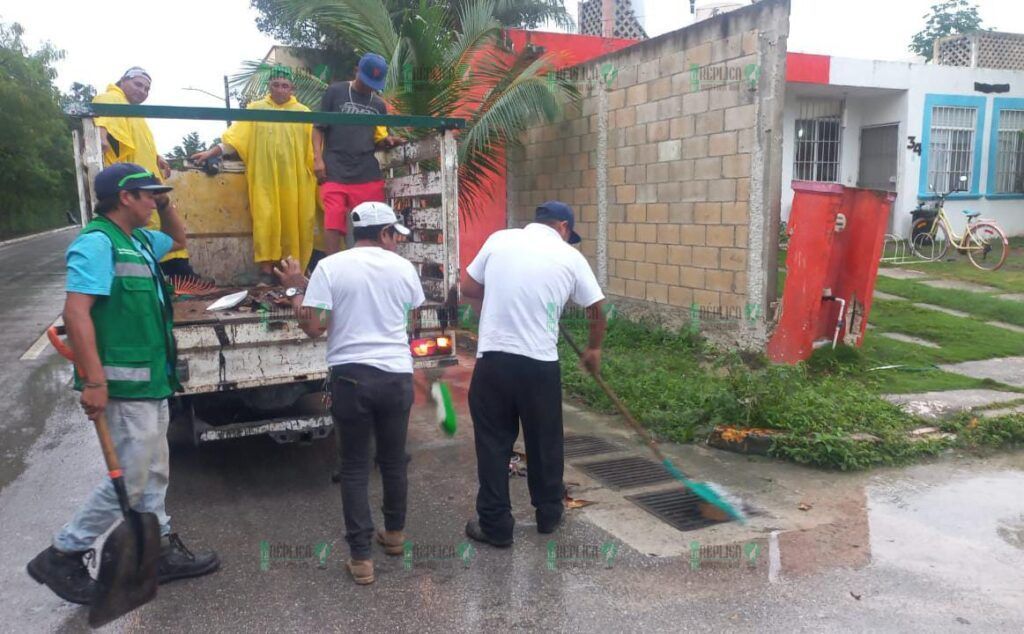 Intenso trabajo para mantener en funcionamiento la red de pozos pluviales en Puerto Morelos