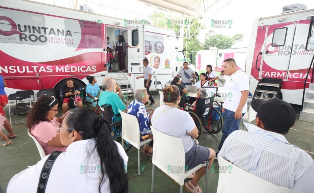 Visita Blanca Merari las Unidades Móviles de Atención Médica en Puerto Morelos