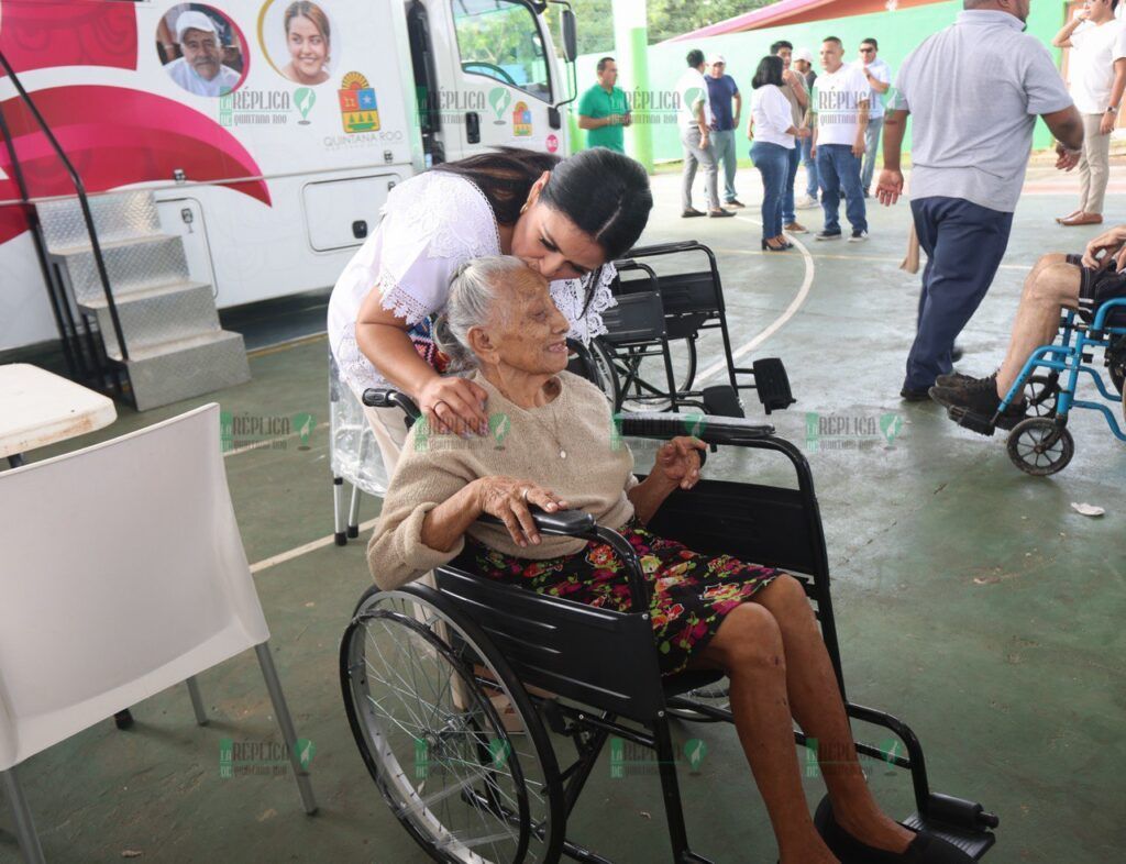 Visita Blanca Merari las Unidades Móviles de Atención Médica en Puerto Morelos