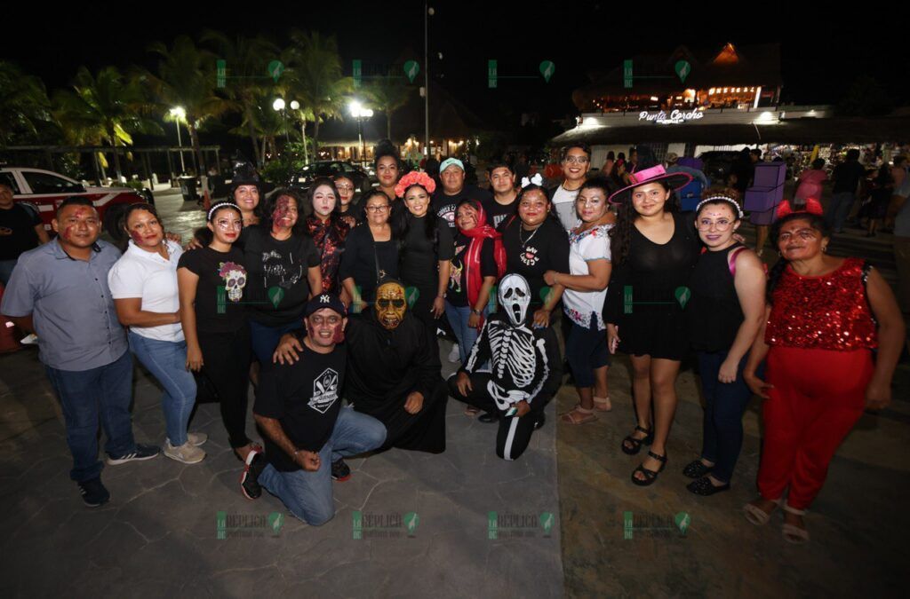 Vive zona turística de Puerto Morelos noche de halloween