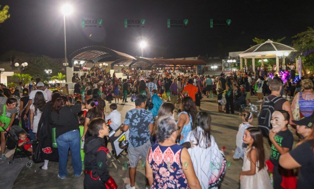 Vive zona turística de Puerto Morelos noche de halloween